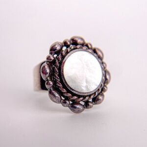Vintage 925 Sterling Silver Mother of Pearl Southwestern Style Statement Ring. 6